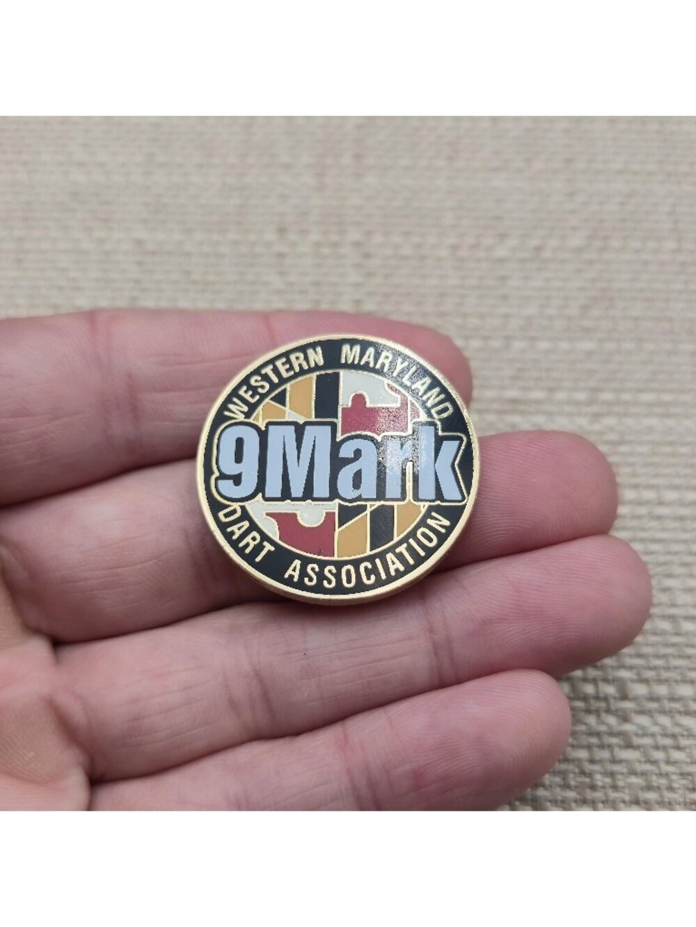 Western Maryland Dart Association 9 Mark Enamel Lapel Pin A8537